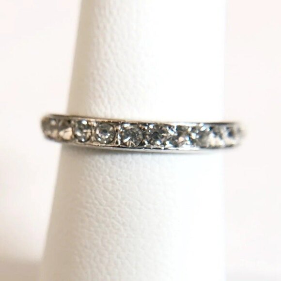 Round Cut Inlaid Rhinestone Fashion Ring sz 5.75 Silver - Picture 5 of 9